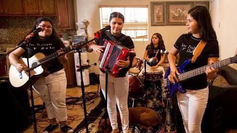WATCH: Las Trillizas y Dulce
